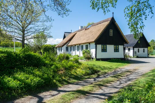 Flot og nyrenoveret sommerhus Gammelgård i grønne og landlige omgivelser