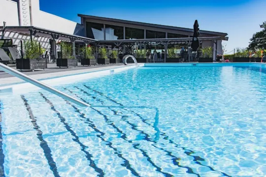 Hotel Abildgård har en dejlig udendørs swimmingpool