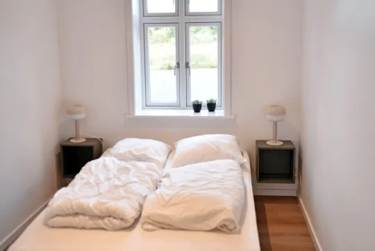 Et af tre soveværelser i ferielejlighed Nyvang A