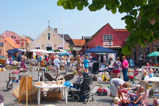 Tag til markedsdage i Åkirkeby