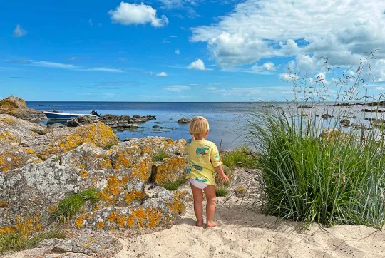 Tag børnene med på stranden