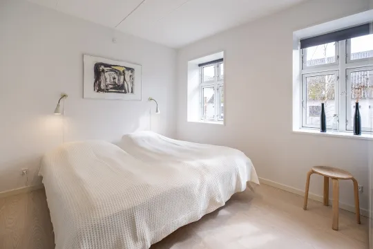Et af tre soveværelser i sommerhuset Odinhus
