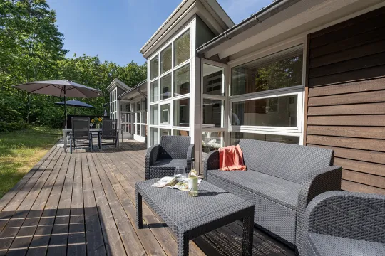 Nyd de solrige timer på terrassen i Rubinhuset 7