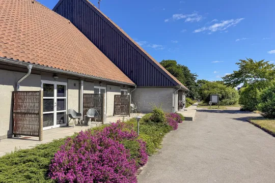 Hyggelige omgivelser og moderne ferielejligheder i Sandvig Søpark
